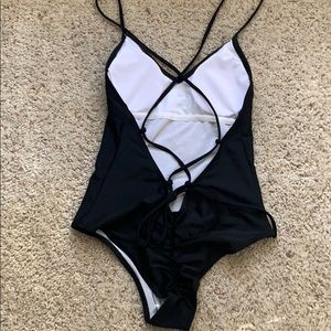 🎉 Closet clear out 🎉 strappy back onepiece